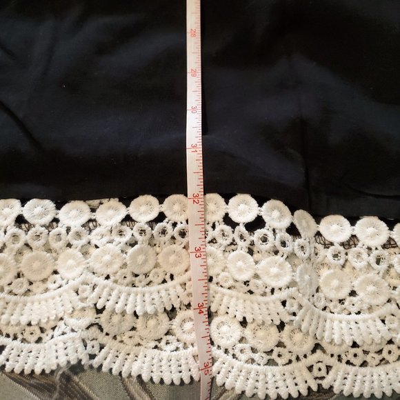 Black flowy dress with white lace - Picture 5 of 7